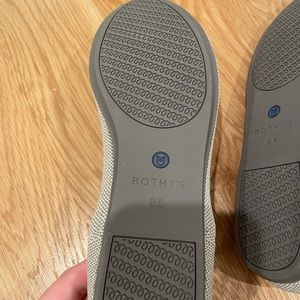 New “The flat” style Rothys, grey color, size 8.5